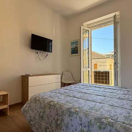 Free Parking & Wi-fi - Near The Station Appartamento
