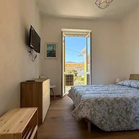 Free Parking & Wi-fi - Near The Station *