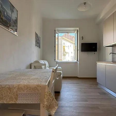 Free Parking & Wi-fi - Near The Station Appartamento *